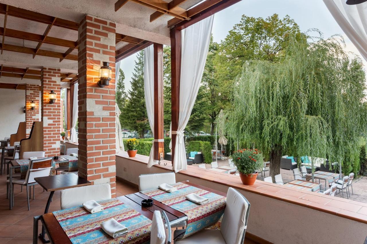 Ramada By Wyndham Bucharest Parc Hotel Dış mekan fotoğraf