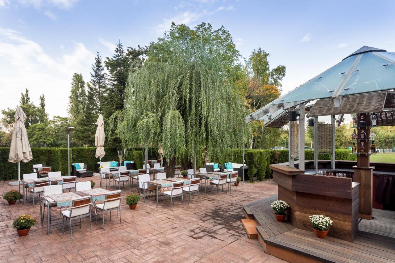 Ramada By Wyndham Bucharest Parc Hotel Dış mekan fotoğraf