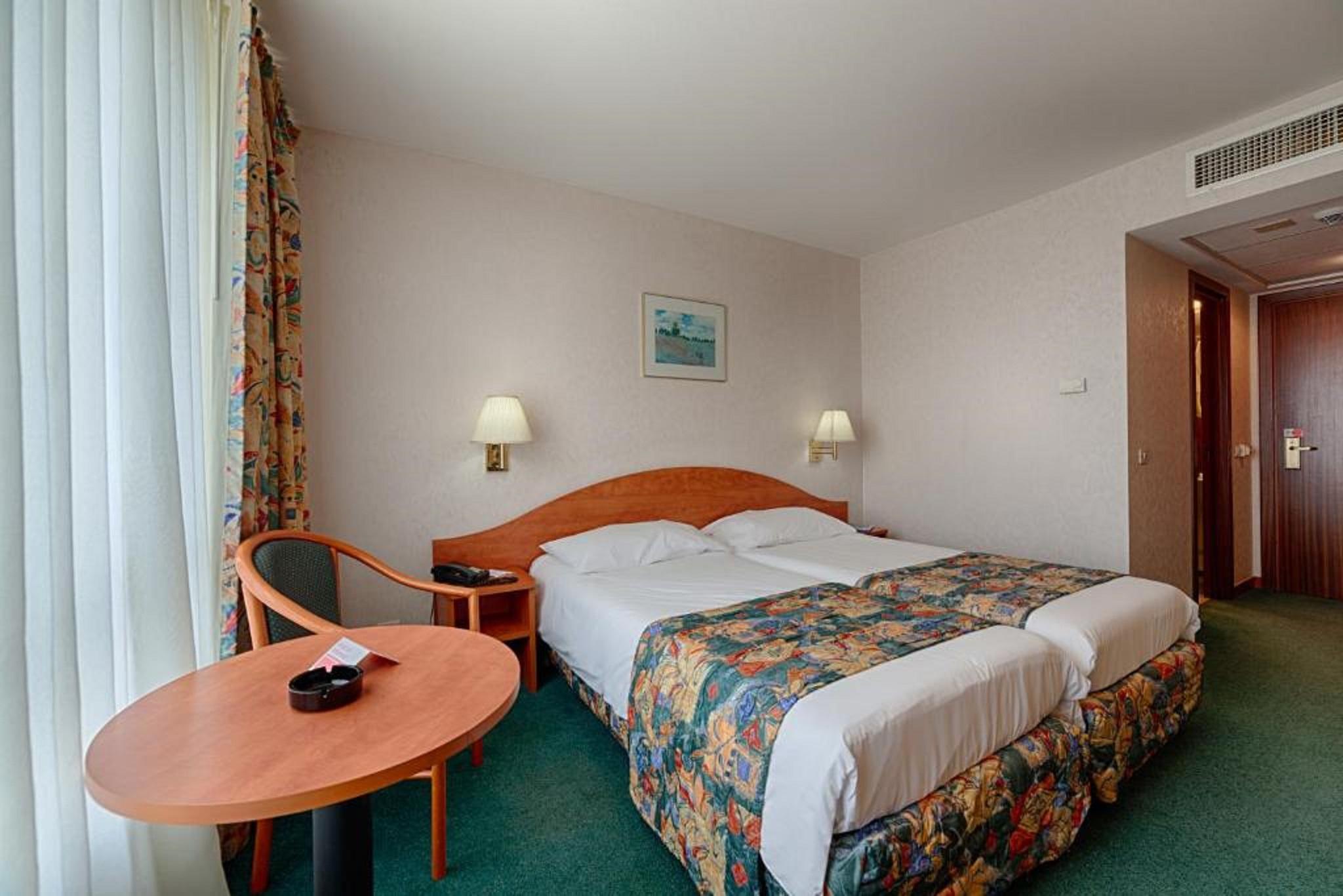 Ramada By Wyndham Bucharest Parc Hotel Dış mekan fotoğraf