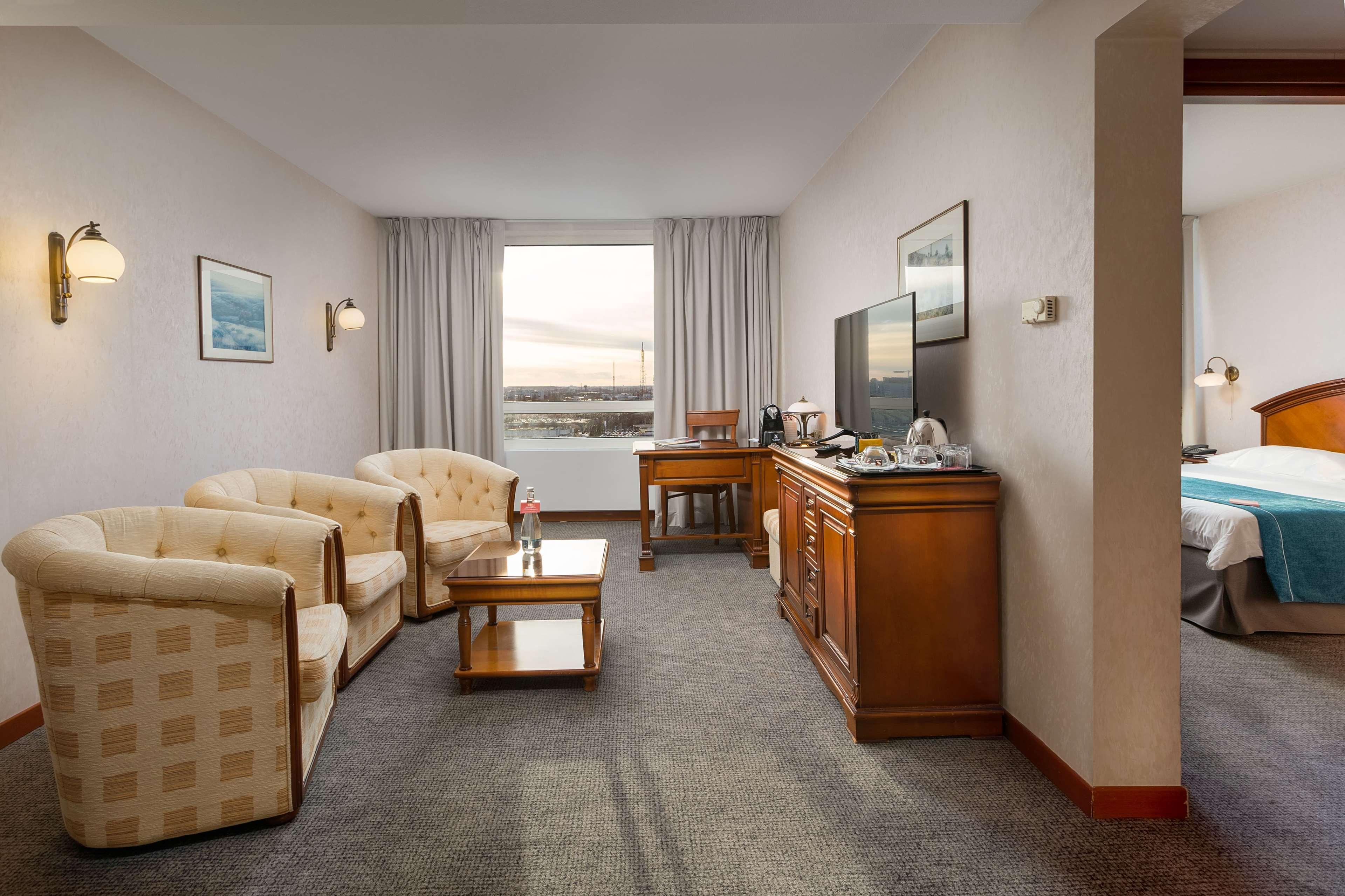 Ramada By Wyndham Bucharest Parc Hotel Dış mekan fotoğraf