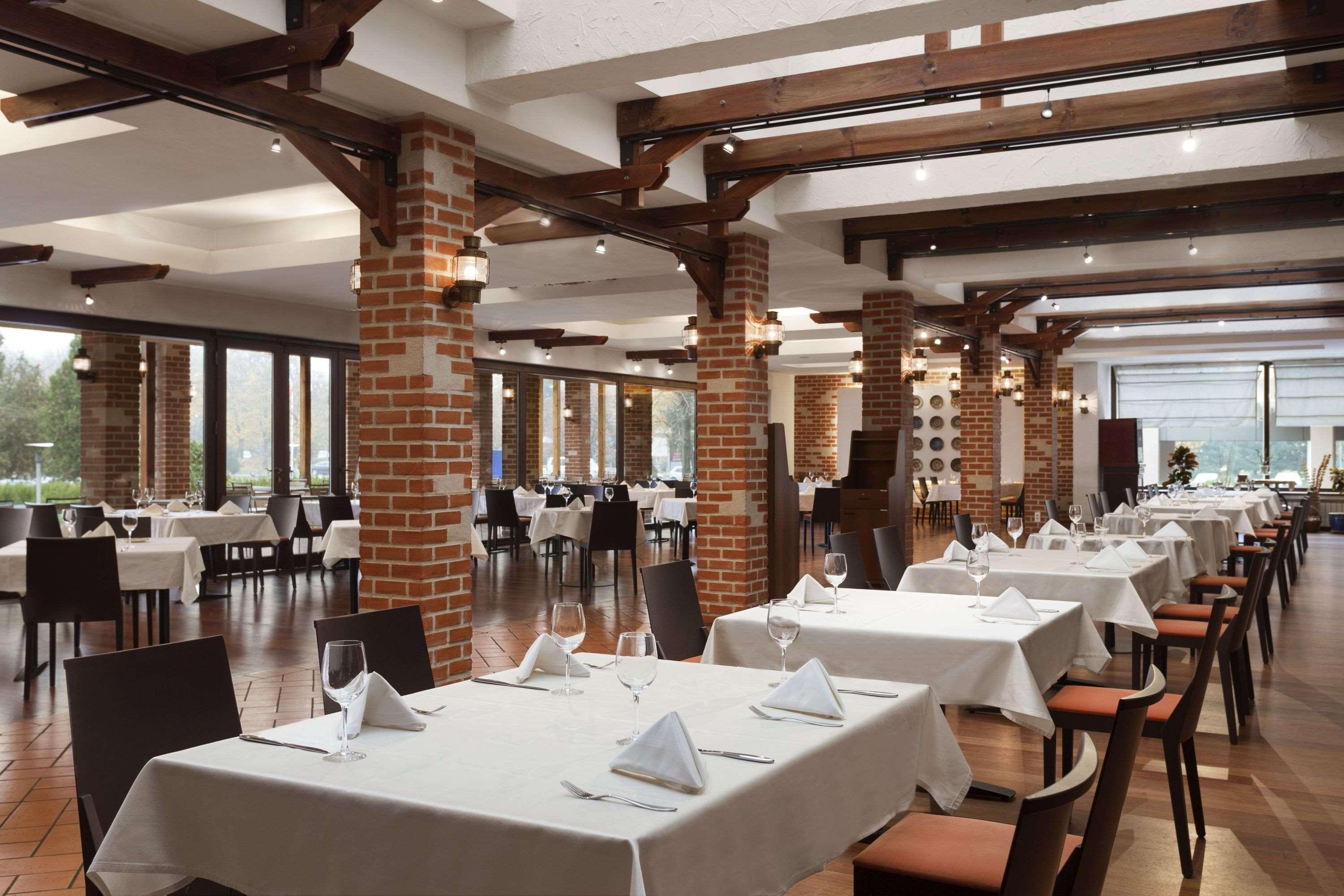 Ramada By Wyndham Bucharest Parc Hotel Dış mekan fotoğraf