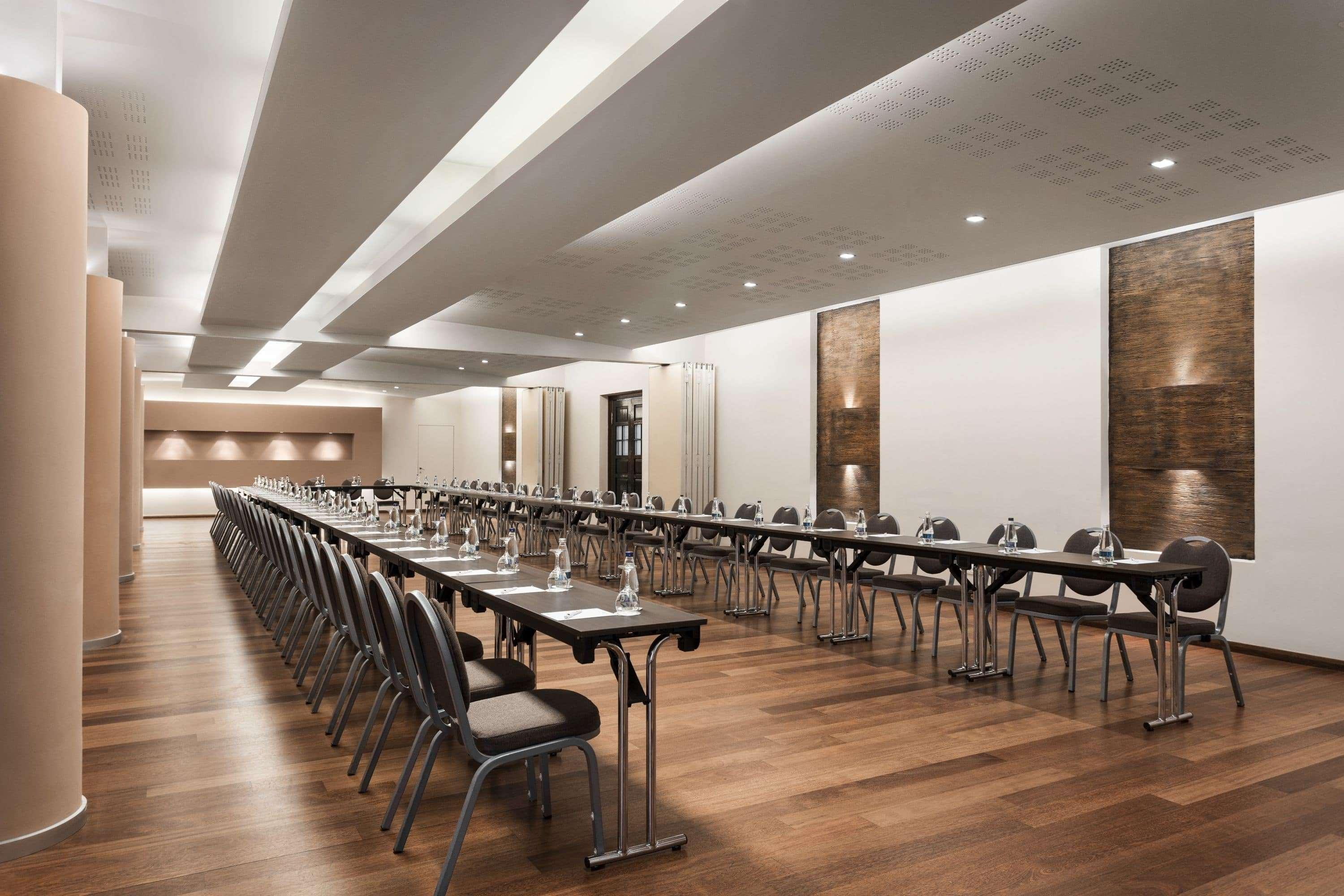 Ramada By Wyndham Bucharest Parc Hotel Dış mekan fotoğraf