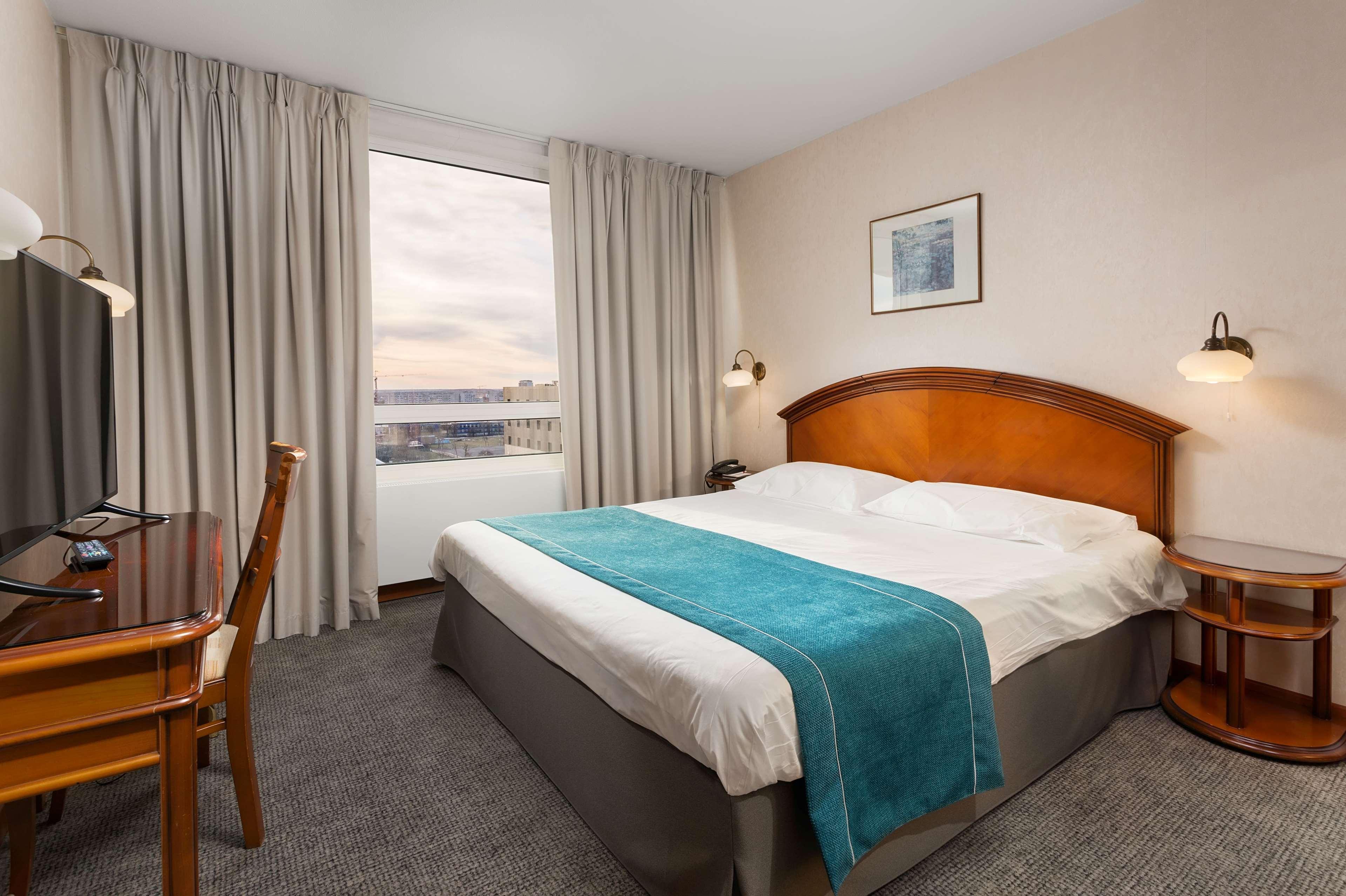 Ramada By Wyndham Bucharest Parc Hotel Dış mekan fotoğraf