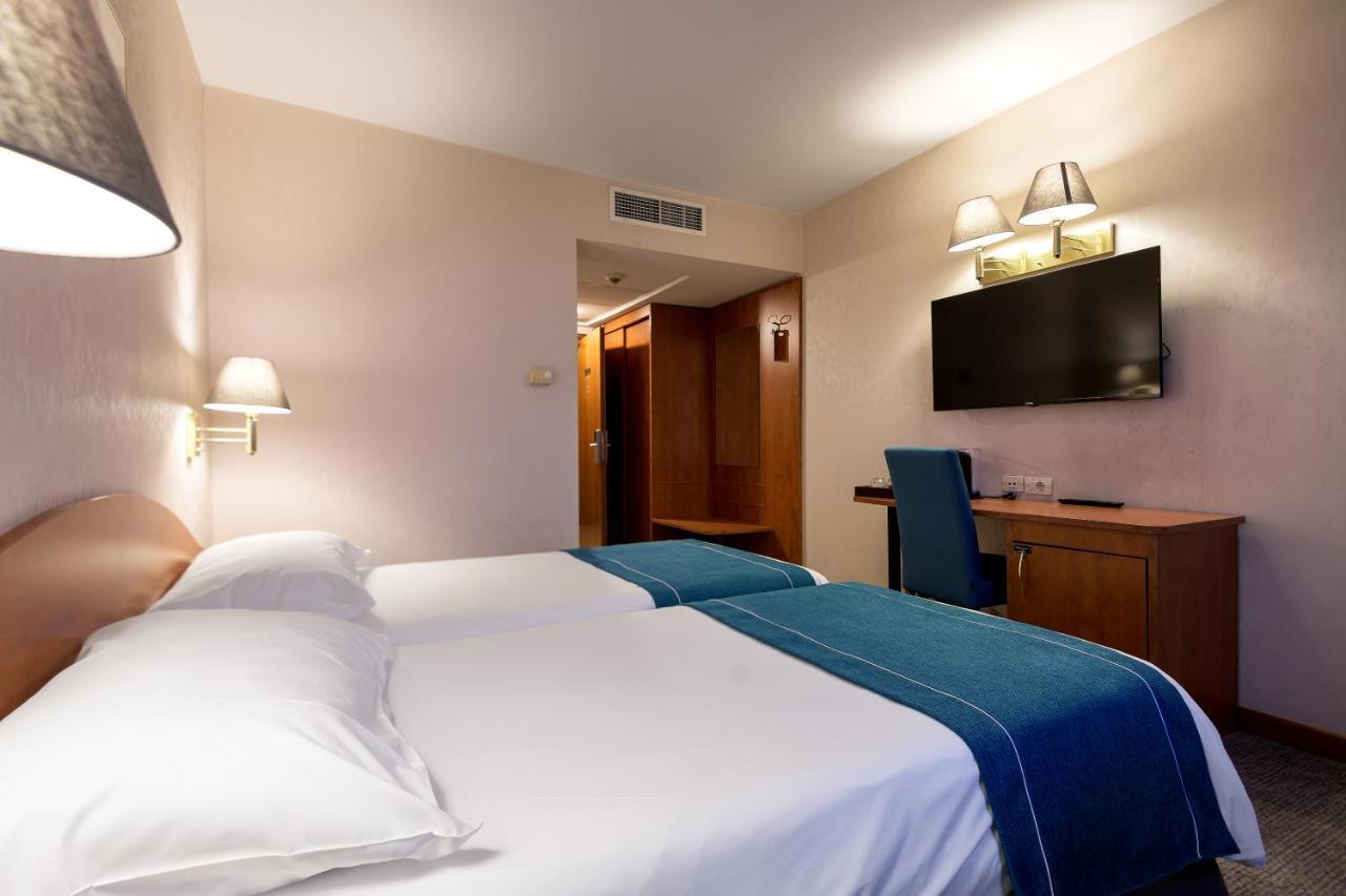 Ramada By Wyndham Bucharest Parc Hotel Dış mekan fotoğraf
