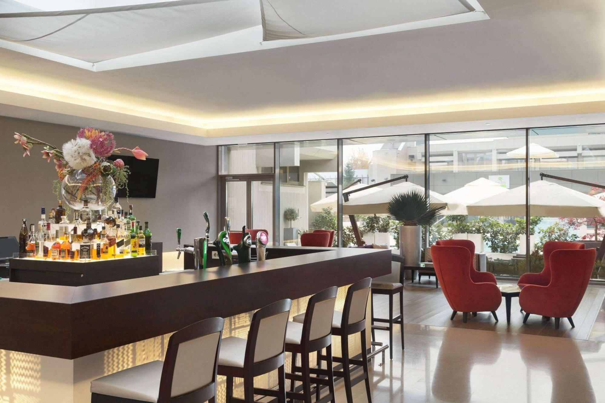 Ramada By Wyndham Bucharest Parc Hotel Dış mekan fotoğraf
