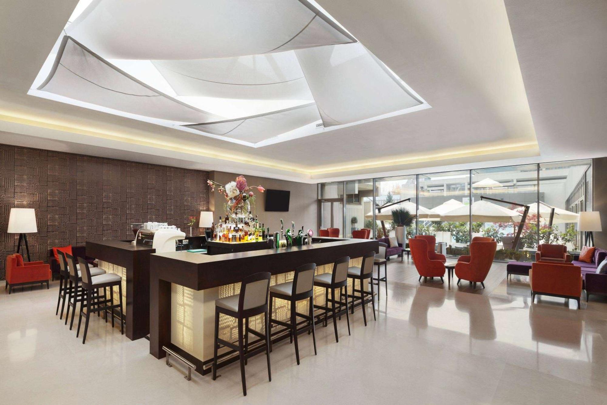 Ramada By Wyndham Bucharest Parc Hotel Dış mekan fotoğraf
