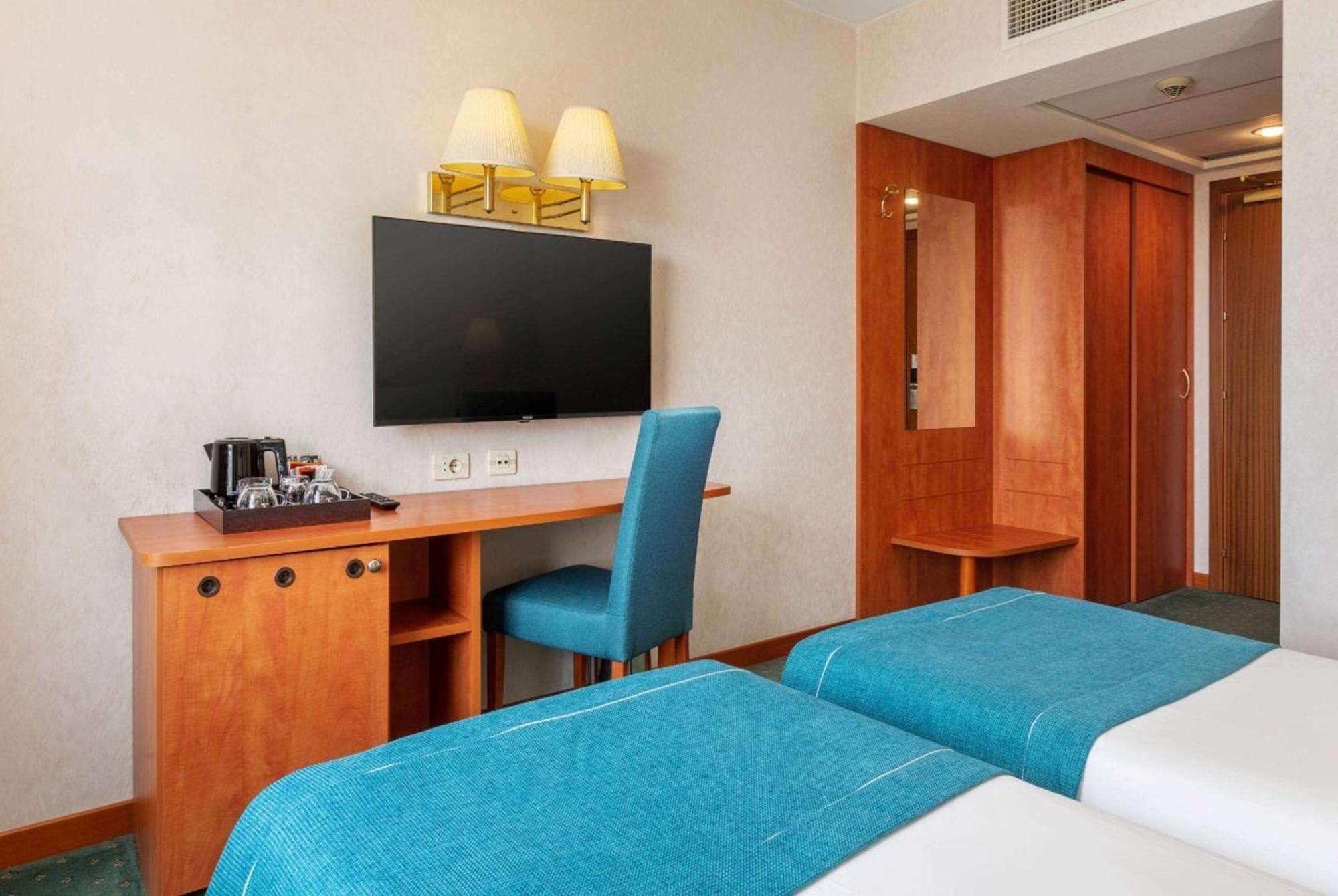 Ramada By Wyndham Bucharest Parc Hotel Dış mekan fotoğraf