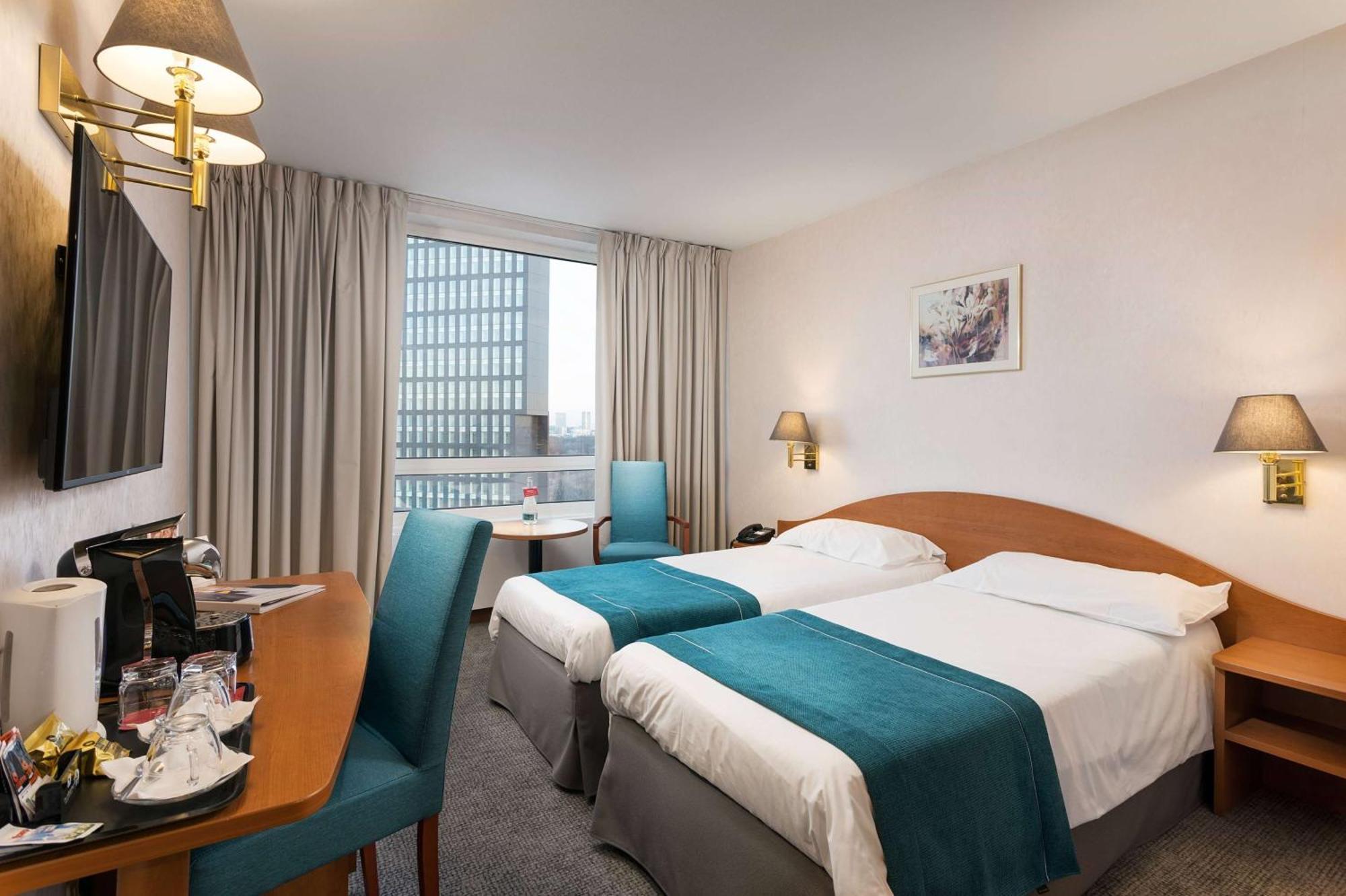 Ramada By Wyndham Bucharest Parc Hotel Dış mekan fotoğraf