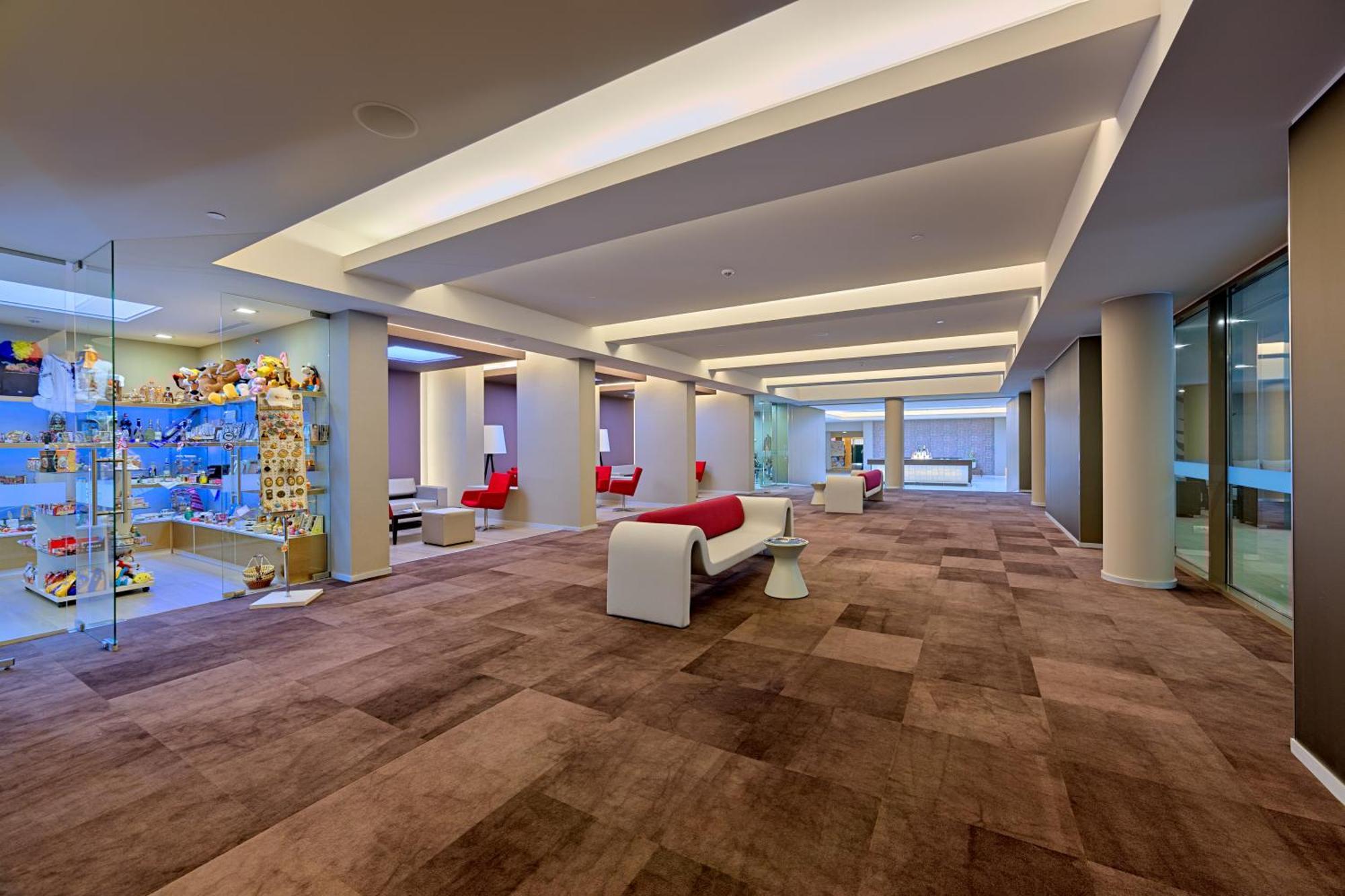 Ramada By Wyndham Bucharest Parc Hotel Dış mekan fotoğraf