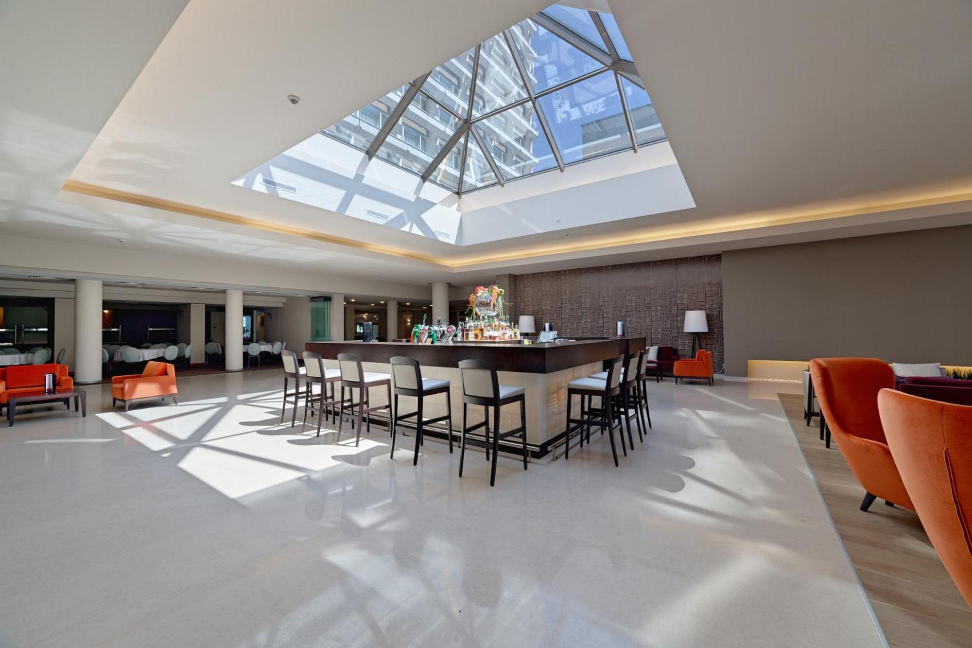 Ramada By Wyndham Bucharest Parc Hotel Dış mekan fotoğraf