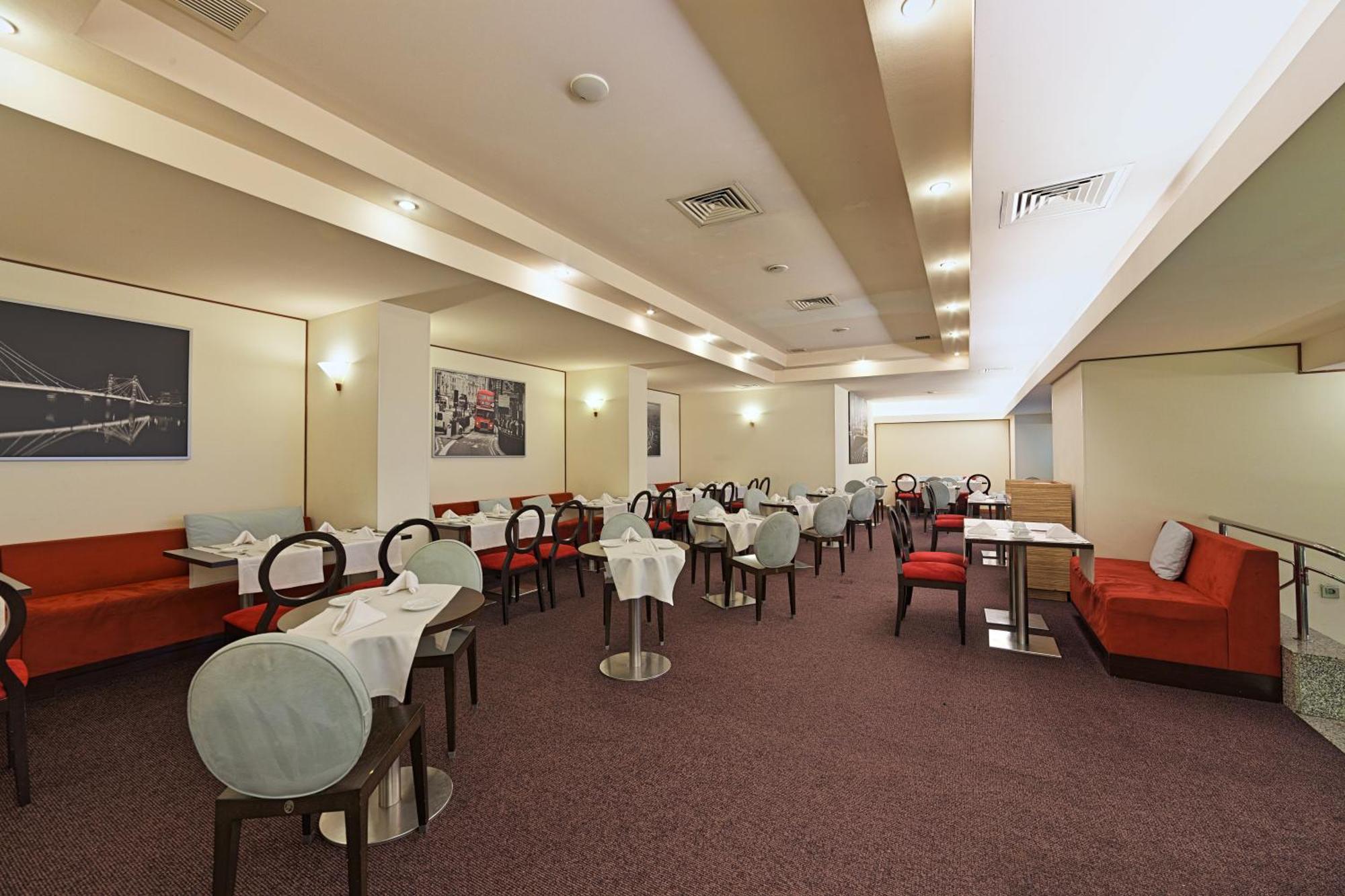Ramada By Wyndham Bucharest Parc Hotel Dış mekan fotoğraf