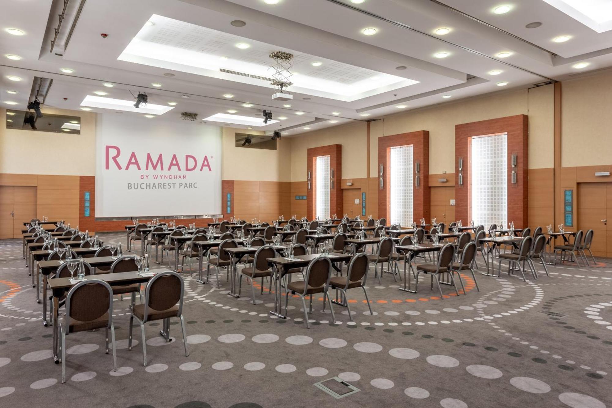 Ramada By Wyndham Bucharest Parc Hotel Dış mekan fotoğraf