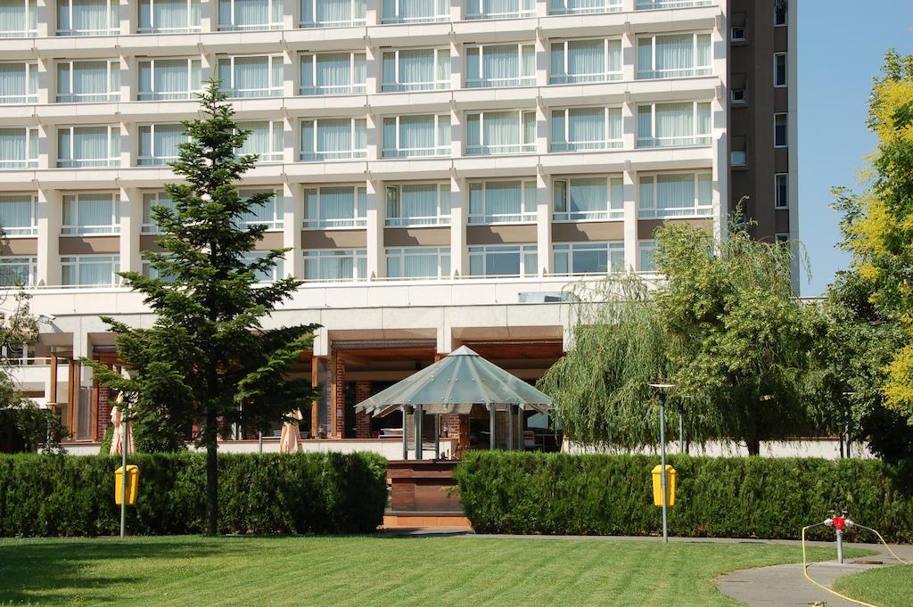 Ramada By Wyndham Bucharest Parc Hotel Dış mekan fotoğraf